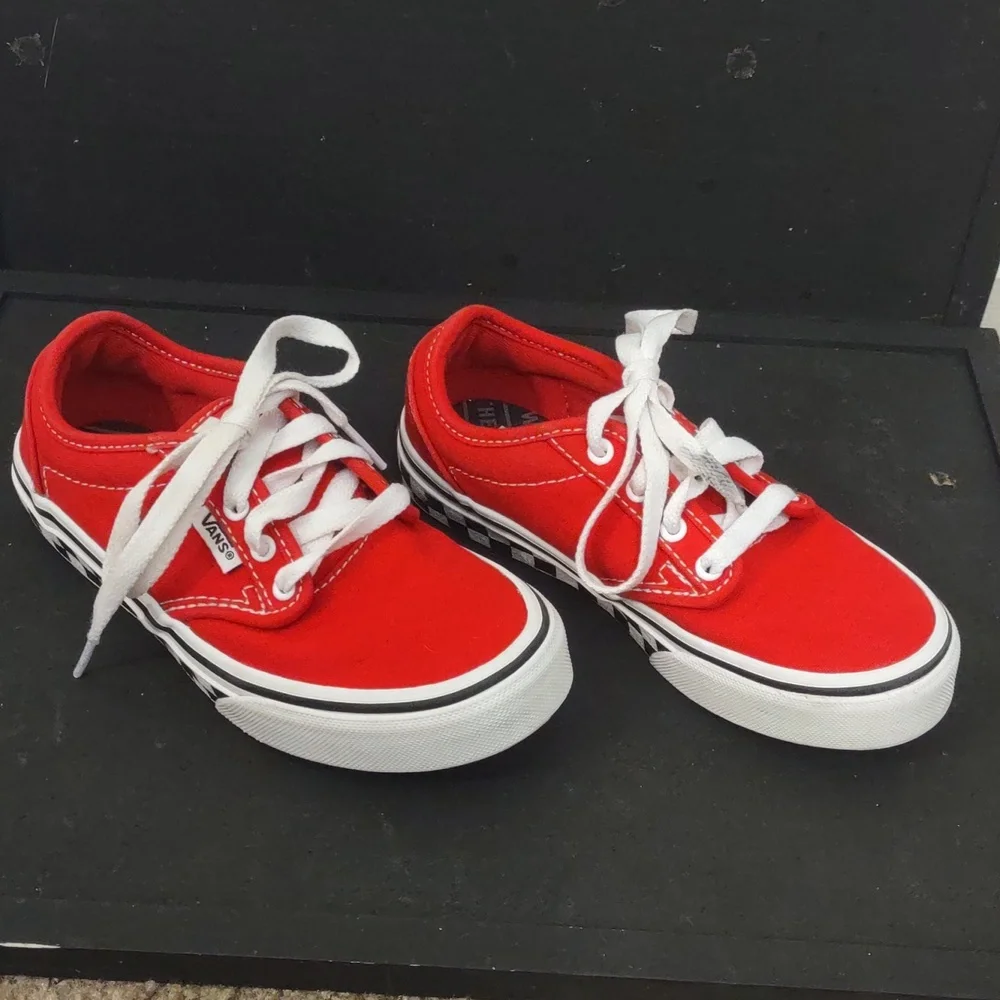 USED VANS LOW TOP TIE UP SHOE KIDS SIZE 13 COLOR RED HAS WEAR SEE ALL PHOTOS - Picture 3 of 10